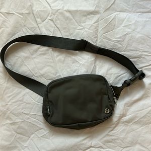 Lululemon everywhere belt bag 2L